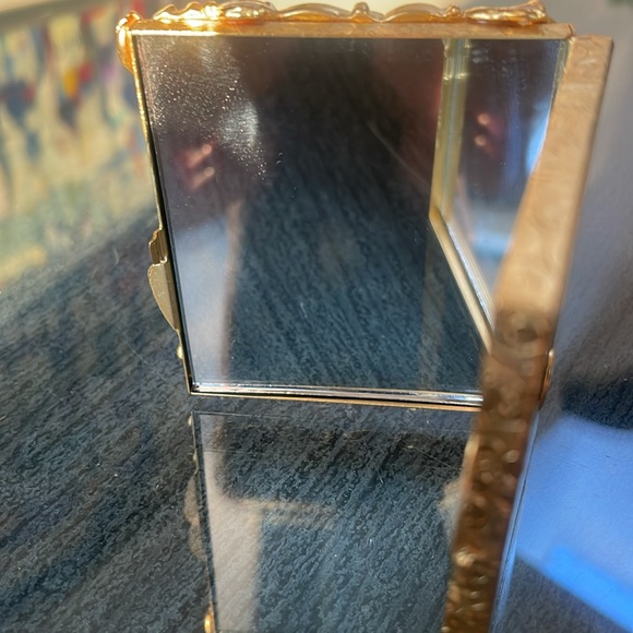 Kirk’s Folly Mirror Compact - Picture 7 of 15